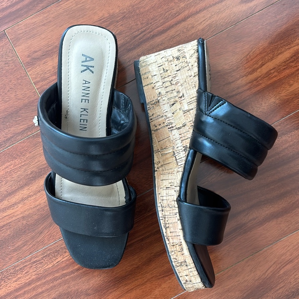 Anne Klein size 9 wedges